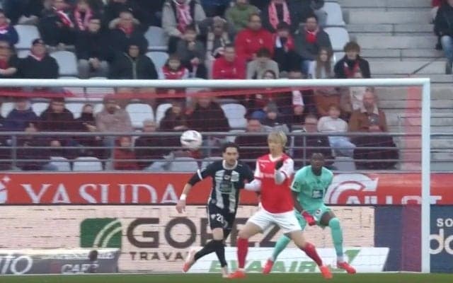 何が起きた？ 伊東純也、技あり“胸トラップ”で落とす→中村敬斗がダイレクトボレー炸裂「神連係！」 ゴールを脅かす“ランス兄弟”ホットライン