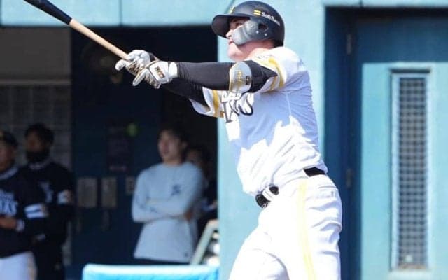 鷹の大砲候補が「覚醒しそう？」　衝撃弾にファン“注文”…「2軍の帝王でいるのやめよ」