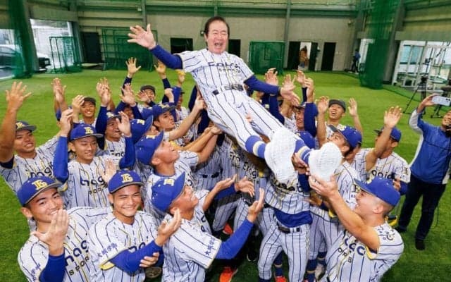 監督の目に涙　エナジックスポーツ、創部3年目で甲子園初切符