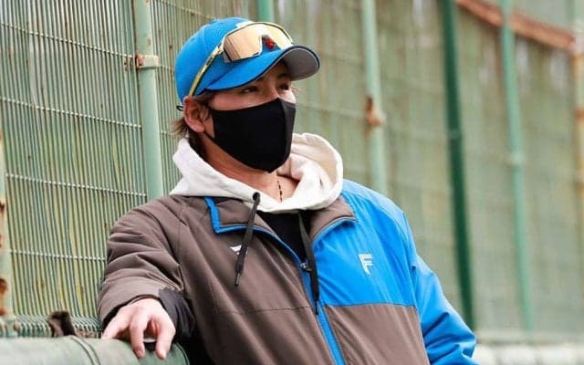 新庄監督、中日のキャンプ使用球場に“苦言”…若手がフェンス激突、担架で運ばれ退場