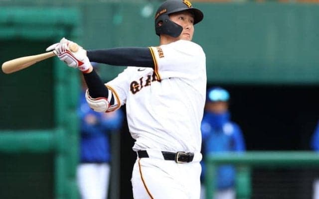 【巨人】打たれた投手もあ然、衝撃のサヨナラホームラン、2打席連続に球場騒然！22歳内野手の＂爆発力＂にチームメートも大興奮「すげーな」