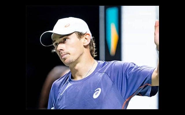  世界8位 快勝で初戦突破 