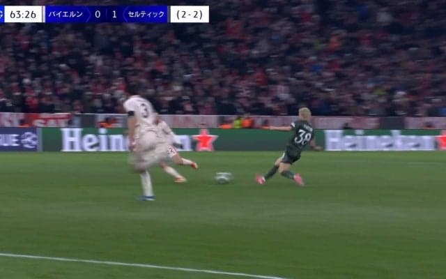 スタジアム騒然！ 前田大然、爆速スピード→電光石火の“スーパーアシスト”炸裂の瞬間「バケモノかよ」人外の超加速力… ルーズボールに大爆走「エグすぎる」