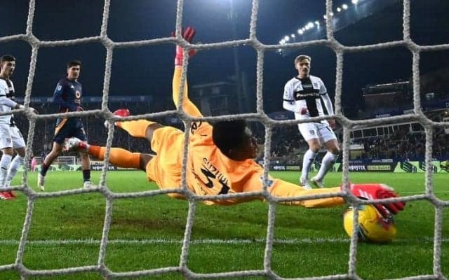 「パルマで最高の選手」鈴木彩艶、驚異的なダブルセーブに現地メディアも唸る「年間最優秀セーブ候補にふさわしい」