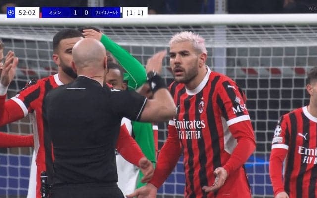 大炎上！「アホすぎる」ミランDFテオが“愚かすぎるダイブ“で退場…「二度とミランのシャツを着るな」「恥を知れ」CL敗退の戦犯に