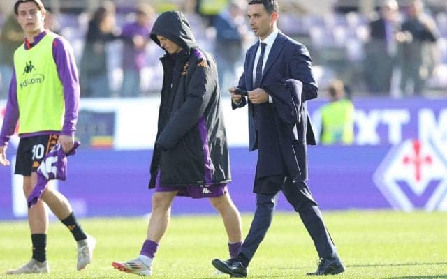 フィオレンティーナFWグズムンドソン、体勢崩して背中からピッチに落ち背骨を骨折