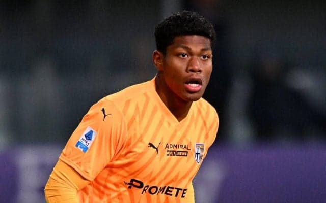 驚異のビッグセーブ披露したGK鈴木彩艶がセリエA第25節のベストイレブン入り！ 降格圏＆監督交代のパルマの数少ない光明