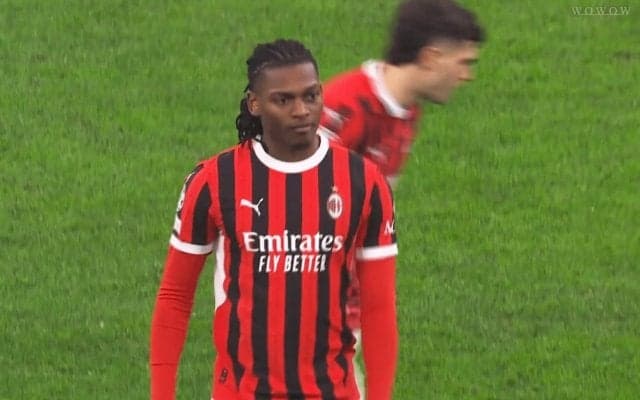 SNS騒然！ ミラン10番の“変態ドリブル”が意味不明すぎる！「なに今のステップw」「無双で笑う」「なんだ今の…」ラボーナで股抜きした瞬間