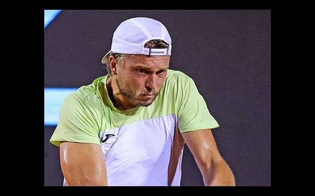  快進撃の18歳下し初戦突破 