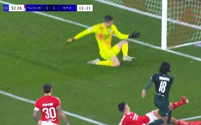 衝撃の0.9秒！南野拓実、電光石火の“2タッチ弾”炸裂の瞬間 「一瞬すぎてびびった！」相手DFもただ呆然