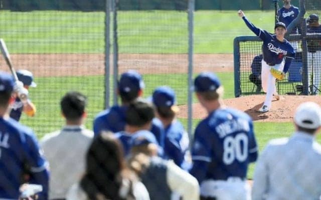 異例の観衆を集めた“初マウンド”　佐々木朗希と初対峙したド軍打者も愕然「ああいう光景は見たことがない。凄かった」