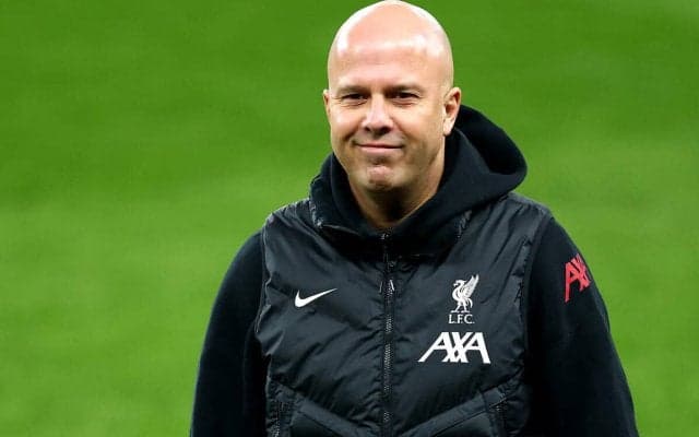 遠藤航が思わぬ形で称賛、ヌニェスの振る舞いに苦言のスロット監督が遠藤を引き合いに出す「ワタのような考え方が常に最善だと信じる」