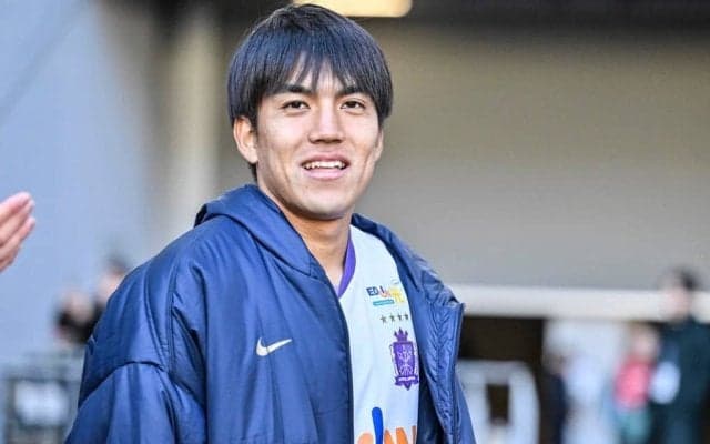 「ド根性シンデレラ」「スパイク脱げても球際強いやんw」J1広島MF田中聡の“裸足のデュエル”に反響！「踏まれなくてよかった」「こういうガッツ、胸熱なんよ！」の声