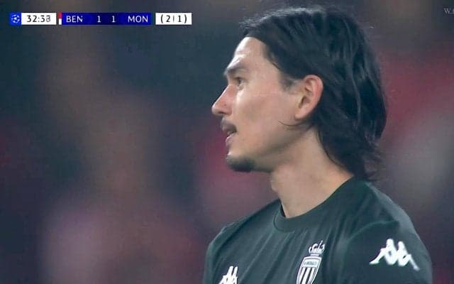 圧巻の剥がし！南野拓実が見せた“超絶キープ”の瞬間 3人に囲まれても「ヒラリ」自陣ゴール前で驚きのテクニック炸裂