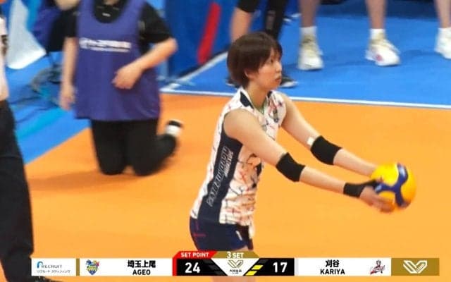 女子バレー、“急激落下”のサーブにどよめき 相手レシーバーも愕然 フルセット逆転勝利を呼び込んだ衝撃の一コマ