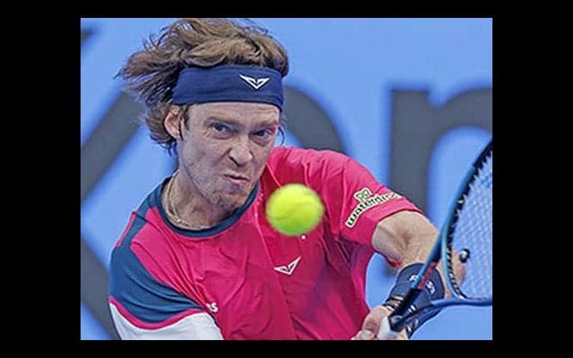  8度目のマッチポイント取り切り4強 