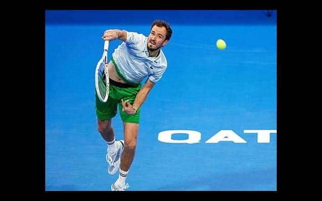 メドベージェフ 食中毒で途中棄権