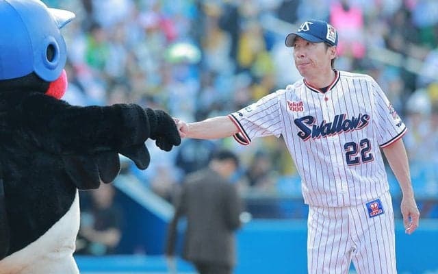 高津監督、直筆で衣笠会長＆つば九郎の担当者を追悼　球団SNSで公開「飲みに行くぞ！」