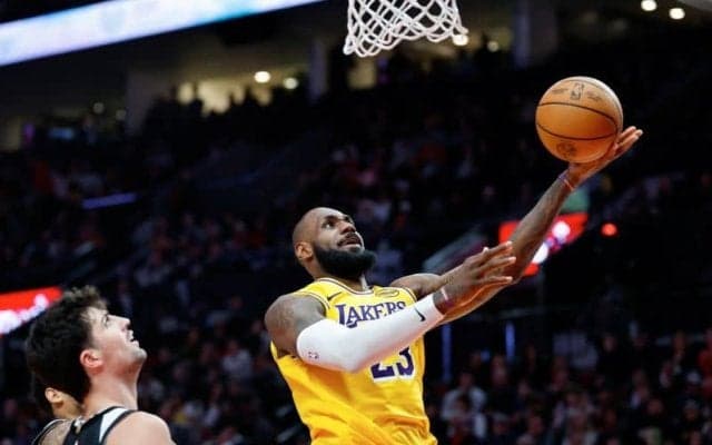 40歳レブロンが今季2度目の40得点…指揮官「彼は全ての”通常”に逆らっている」