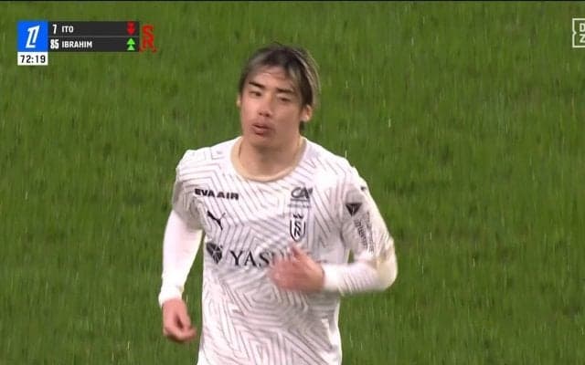 ふざけるなよ！ 伊東純也、まさか途中交代の“謎シーン”「意味わからん」 指揮官の“迷采配”にファン騒然「なんで？」「あきらめたか」