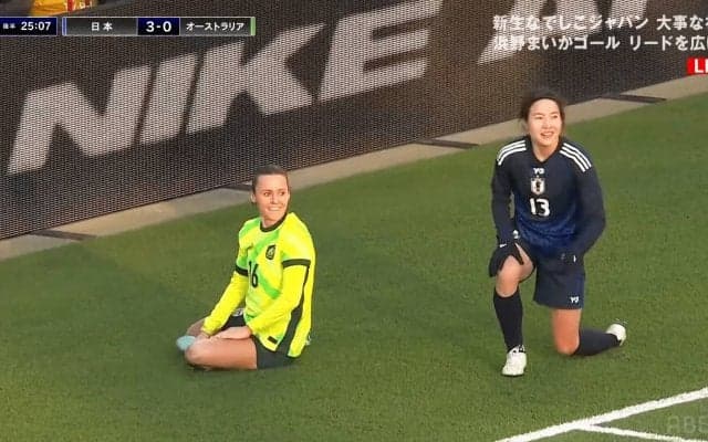 「このフィジカル差でよく勝てるな…」なでしこジャパン北川ひかる、“強靭すぎる守備”で１対１完勝！「うまい」「きっちり体いれた」オーストラリアMFは唖然