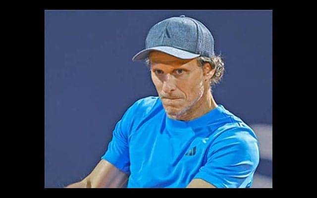  元サッカー代表、テニスでも代表選出 