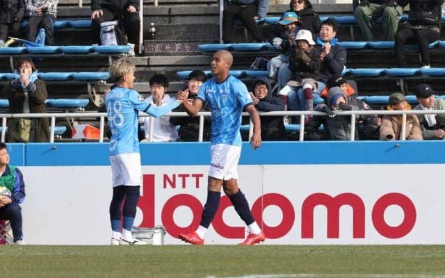 横浜FCが櫻川ソロモンのJ1初ゴールで昇格組同士の一戦制す！ 岡山は1点が遠く連勝叶わず【明治安田J1第2節】