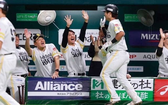 メモリアルな一撃、鷹はプロ1号が3人、値千金の同点満塁弾…年間1本塁打のドラマ