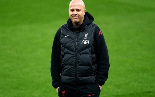 「すべてのポジションを見ている」静かな移籍市場続いたリバプール、スロット監督は夏の補強を示唆「今のスカッドを評価したうえで…」