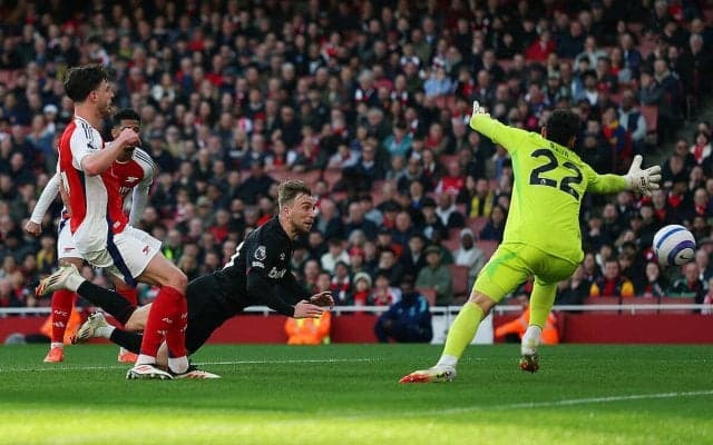 アーセナルが痛恨のホーム初黒星で連勝が「3」で止まる…ハマーズの堅守速攻に大苦戦でルイス＝スケリー退場も響く【プレミアリーグ】