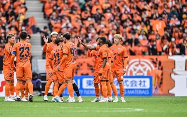 「清水エスパルスサポ凄い」「これめっちゃかっけえええ!!」J1清水のサポーターが演出した「まさかの名言を完全再現コレオ」が大反響！「かっちょいい演出でした」の声
