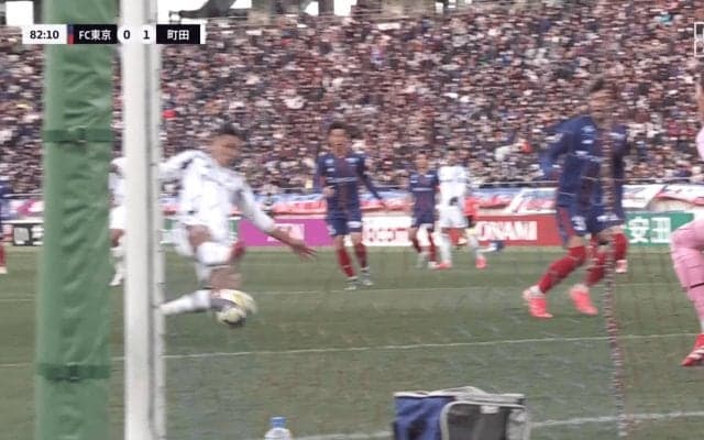 町田・西村に決勝点献上で「は？何やっとん？」FC東京・元日本代表DF、ゴールにつながる痛恨“やらかし”にファンから厳しい声「これは凡ミス」「クリアできたやん」