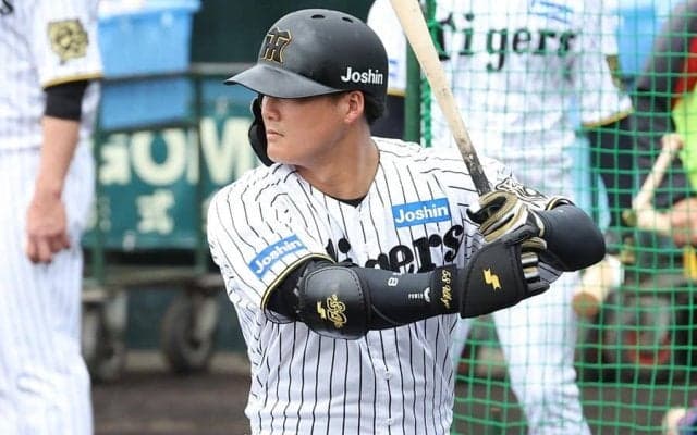 「飛距離えぐすぎ」虎21歳大砲が驚愕弾　落ちぬ打球に覚醒予感「とんでもない」