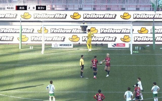 「鈴木選手にゴールを決めてもらうために」ハットトリック目前のPKを譲った理由が胸アツ「聖人か」「いいやつだな」新加入ブラジル人FWの心意気にファン感涙