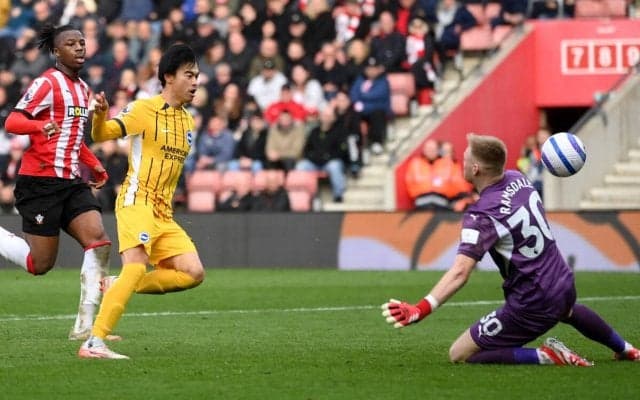 「スピードやばい」「マジでワクワクする」三笘薫が公式戦3連発！ 圧巻のスピードで独走し最後はおしゃれループ「エグすぎる」