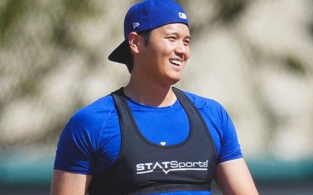 はしゃぐ大谷翔平が「かわいいかわいい」　同僚と“お揃いポーズ”「どうしてこうなった」