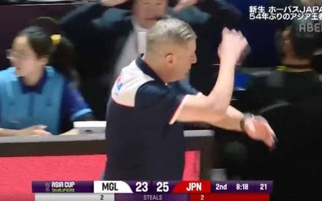 「めちゃくちゃ怒ってる」鬼の形相でブチギレ！ 日本代表の守備にイライラ… モンゴル代表監督、集中力を欠いたミスに荒れる「そりゃキレるw」