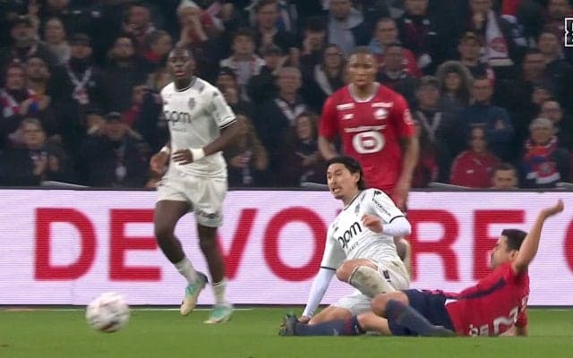 「アフターでこれは…」南野拓実に対する“危険タックル”が物議 「タキに何してくれたんや」SNSで非難殺到