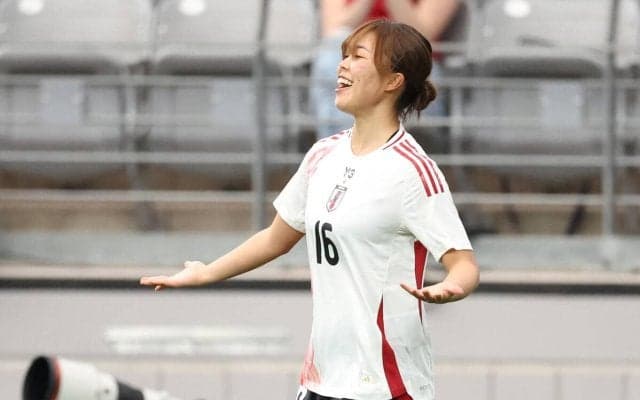 「信じられない」「GKノーチャンス」なでしこ谷川萌々子が開始18秒で衝撃の左足ミドル! 海外のファンも驚愕「日本はいつだって脅威」