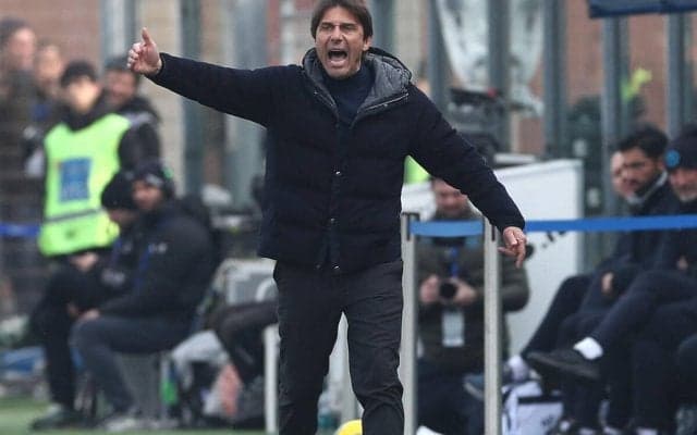 インテルとの直接対決を前に首位を奪われたナポリ、コンテ監督は後半のペースダウンを悔やむ｢伝えていたこととは逆のことをした｣