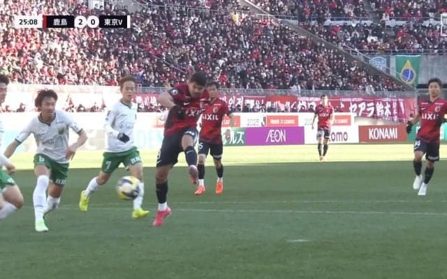 「エグいストライカー」「マジで凶悪だな」新生・鹿島“最恐”2トップのフィニッシュが話題に「シュートが上手すぎる」守備2枚を手玉に取って左足一閃！見せつけた圧倒的破壊力