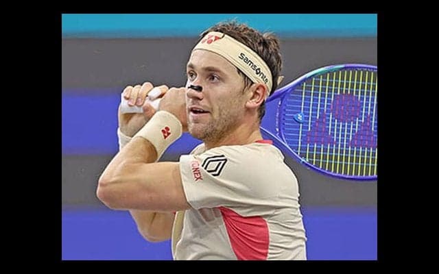  昨年準V 世界5位が初戦突破 