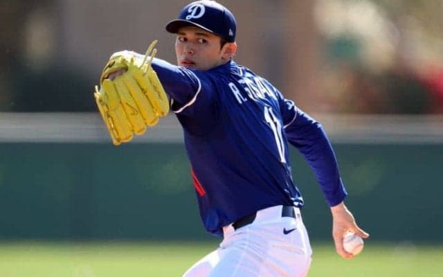 佐々木朗希の「対外試合デビュー」はなぜお預けに？ 投手コーチが説明「我々は多くの選手を育てている」