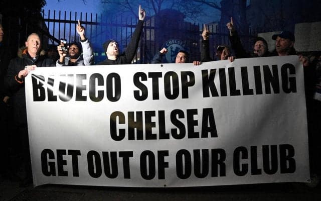 「チェルシーを殺すな、出ていけ」チェルシーファンがオーナーへの抗議活動実施、マレスカ監督はサポートを訴え「ほとんどの時期においてトップ4に入っている」