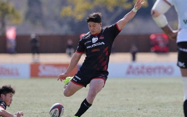 楕円のボールを鈴鹿の風に乗せて。三重H、ホスト2連勝を導いた二人のキック