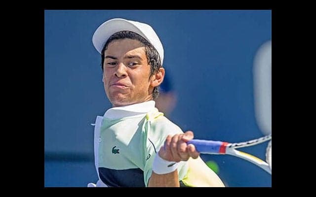 19歳 死闘制しツアー初白星