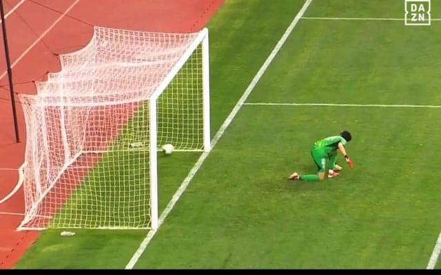 「GKの反応が変…」U-20日本代表が“３連続ミス”で悲劇の失点「なぜあんなパスを出した」「寄せが遅い」アジアカップ準決勝敗退に繋がった決定的瞬間にファン嘆き