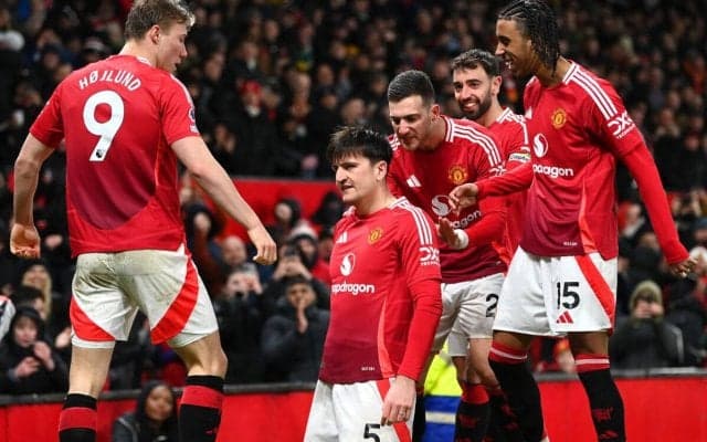 ドルグ乱調で10人ユナイテッド、セットプレーからの3発で降格圏のイプスウィッチに競り勝つ【プレミアリーグ】