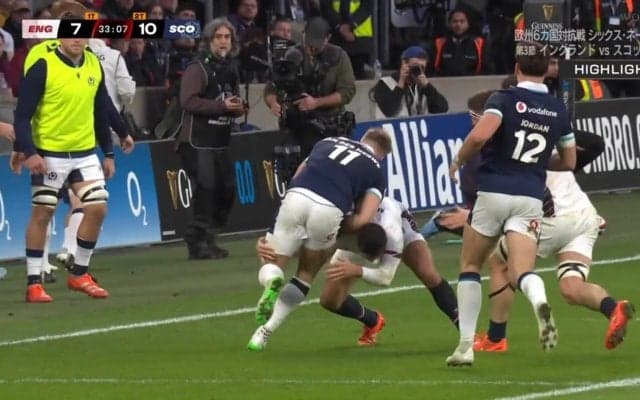 相手のエースに迫力満点、時間差“ダブルタックル”見た目のインパクトがすごい 一般人ならKO不可避