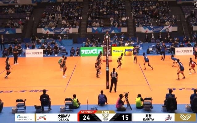 女子バレー、 “変な動き”のサービスエース レシーバーも崩れ落ちた驚きの変化